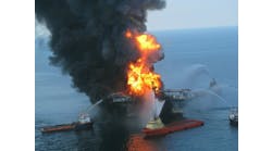 Deepwater-Horizon-offshore-drilling-unit-on-fire-2010